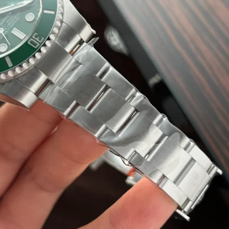 Superclone Rolex Submariner Green Dial 116610LV “Hulk”
